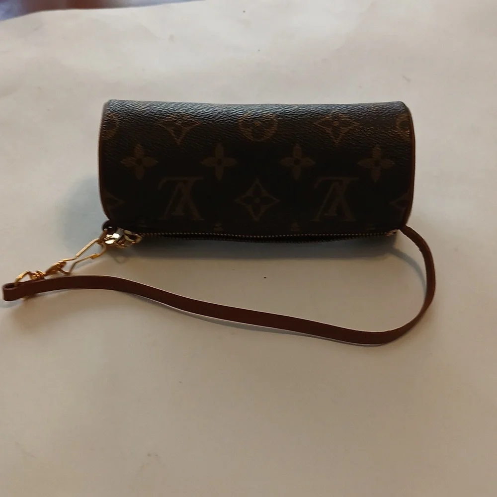 LOUIS VUITTON Pouch - Picture 2 of 7
